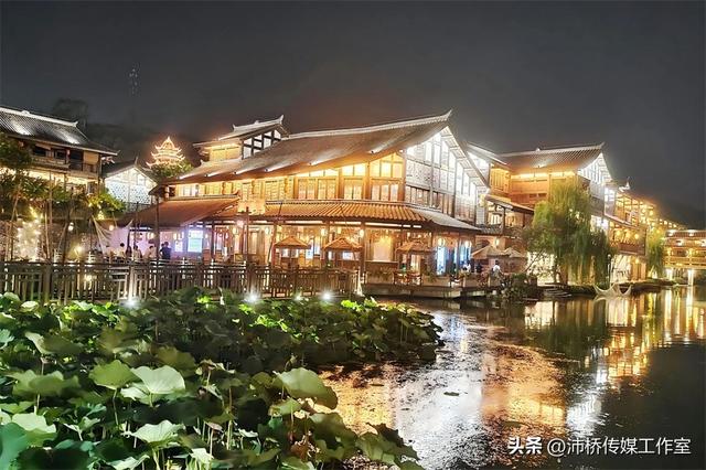 夜幕下的李庄古镇：千年魅力为何让人流连忘返？