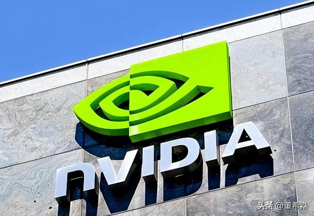 黑色皮夹克+炸鸡局：黄仁勋的“风格魔法”如何撑起5万亿帝国？