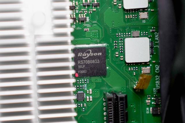 新品首发拆解丨不再躺平的高颜值NAS威联通Qu805