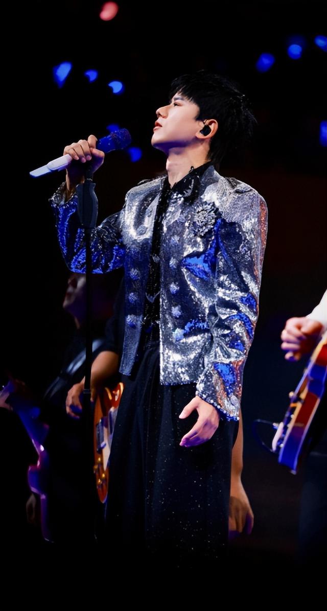 央媒发文，高调官宣42岁张杰喜讯，全网恭喜，终于等到这一天