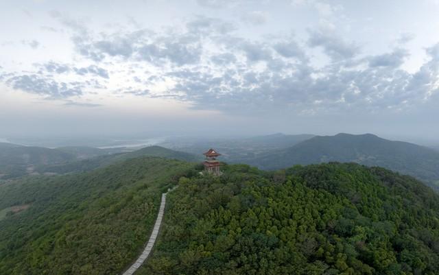 湖北秋色灵秀，五座名山见风骨