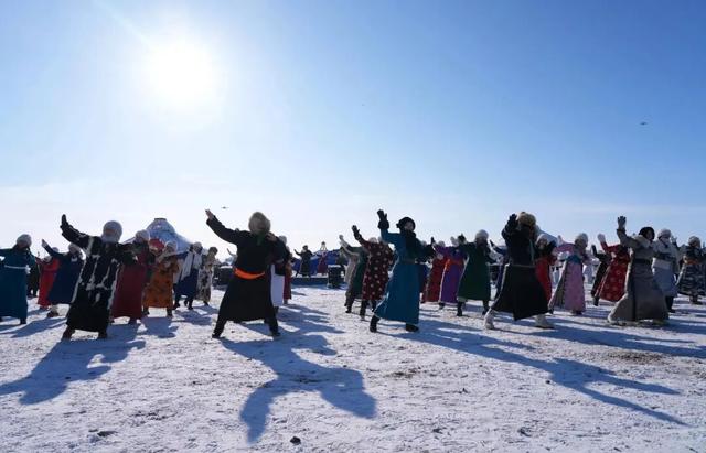 冰雪涮肉、篝火派对等人气旺！锡市冬季那达慕暨蒙古马超级联赛开幕！