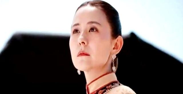 女演员身材很重要	，同样穿旗袍，39岁热依扎与36岁柴碧云差别明显