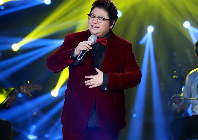 贪污上亿、假慈善？被实名举报的韩红，如今连坐椅子都成了“错”
