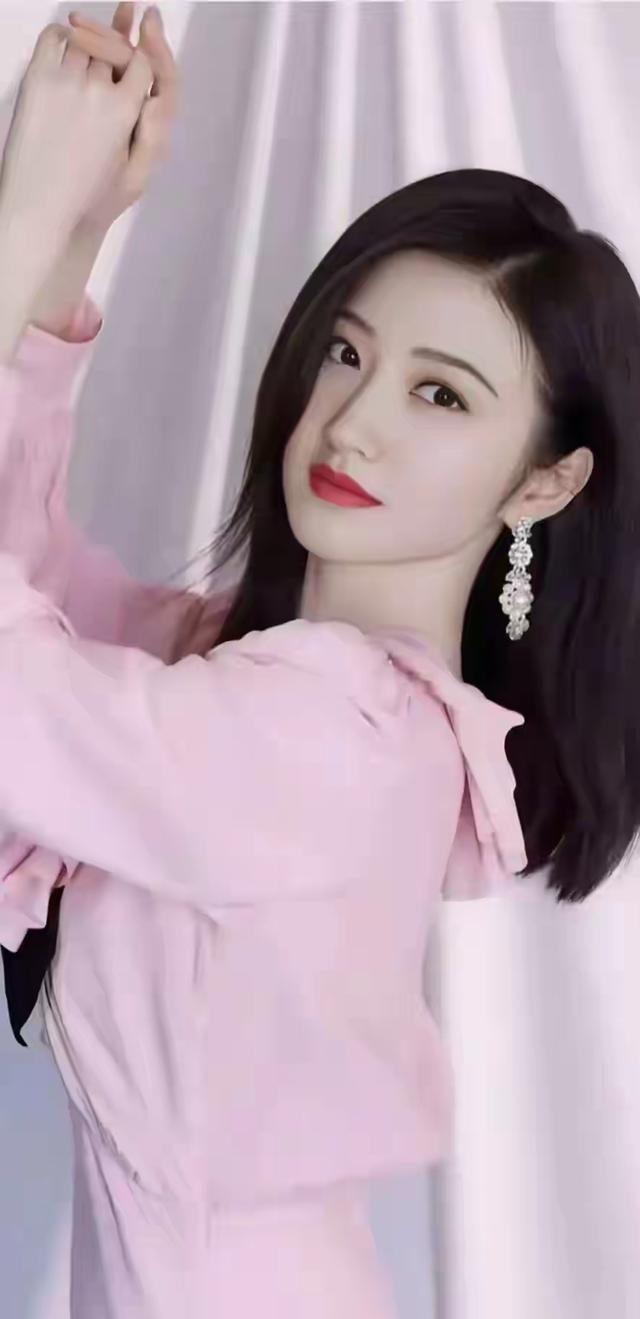 除了满足生理需求外，最让男人上瘾和放不下的女人，都有三个特质