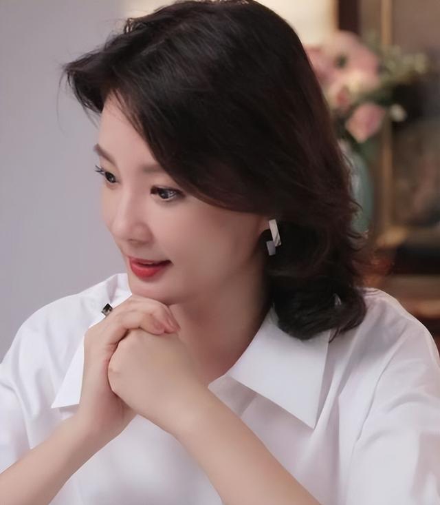 她是央视最惨女主持，男友死刑，丈夫入狱，如今48岁被释永信牵连