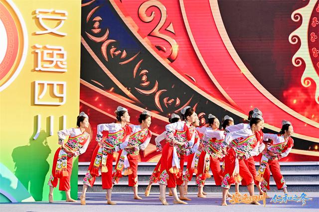 锦绣天府·安逸四川｜今冬，四川邀你享受“冰火两重天”