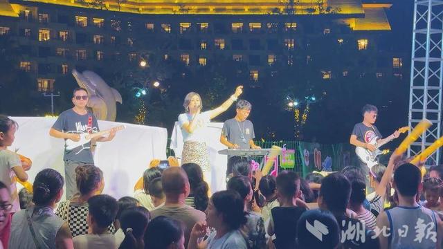 汉川天屿湖“粉红夏日”狂欢季 国潮凤凰秀震撼夜空