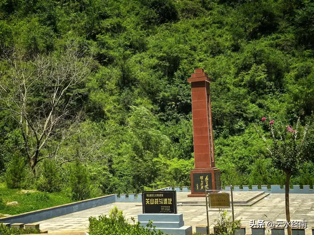 陕甘交界的千年古镇，有绝美高山草原和千年古道，现在却一片萧条