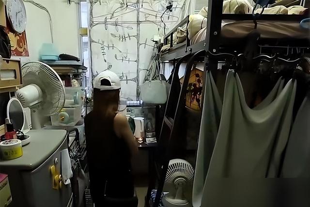 香港一女姑娘火了,蜗居6㎡小屋,月租仅7k,那叫一个岁月静好