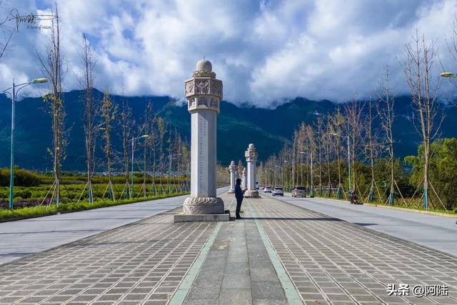 你知道吗?丽江有条1.2公里长的网红路,风景绝美游客却很少