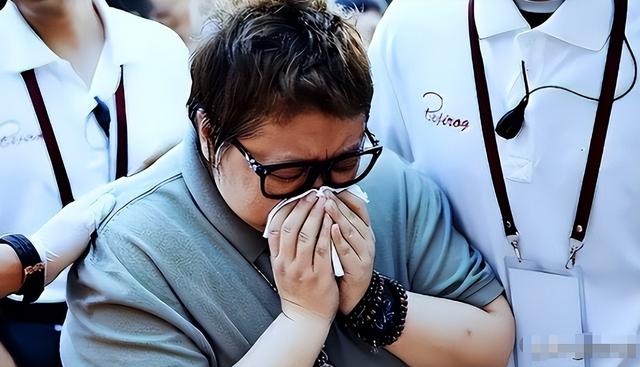 贪污上亿、假慈善？被实名举报的韩红，现在坐椅子都要被“审判”
