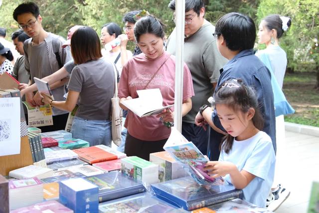 全面升级扩容！2025“我与地坛”北京书市启幕，逛起来→
