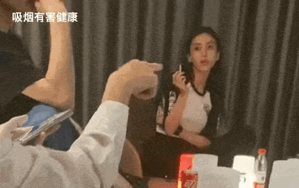 外表是仙女，私下里却抽烟成瘾的9位女明星，刘亦菲最令人意外！