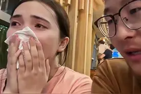 在越南旅游时和女导游相伴20天，临别时她送给中国小伙礼物还哭了图片