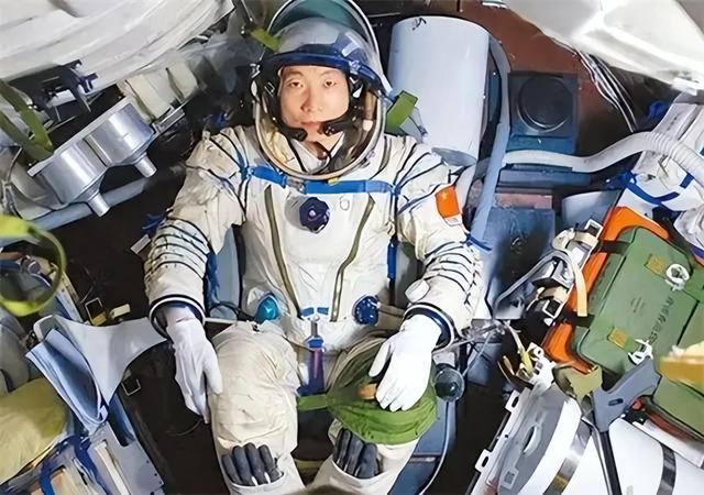 神舟二十一号升空！现在的问题是，导师上天了，组会还开吗？