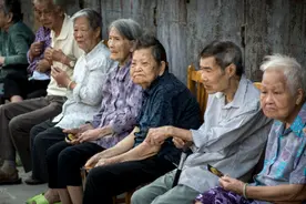 独生子女家庭有福了，凭“小红本”可领5大补贴，最高领5000元？图片