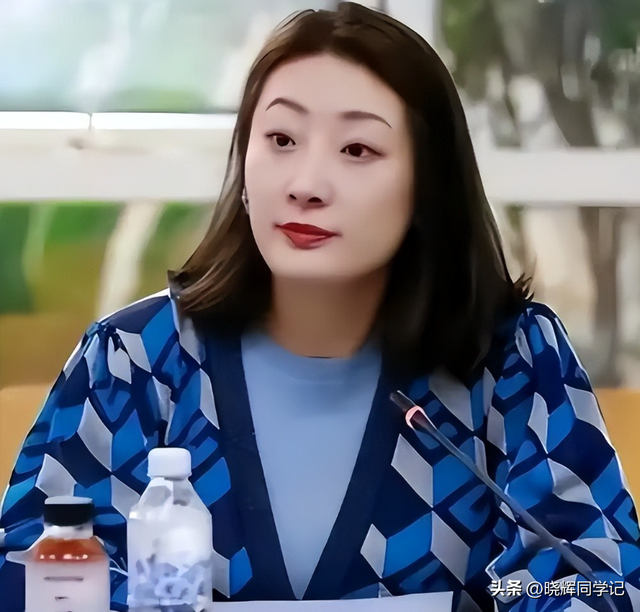 官媒发文！宗馥莉再破天花板，让亲叔宗泽后和整个商界沉默了