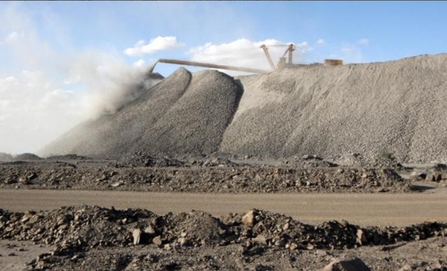 被捏中死穴，日本国内大乱，高市彻底慌了神，紧急讨饶也没用