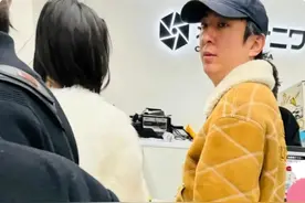 被王思聪新女友惊艳了！才刚20岁好身材遮不住，蜂腰长腿太抢镜图片