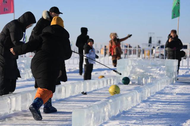 高铁1.5小时直达!体验“冬捕”现场冰湖腾鱼!