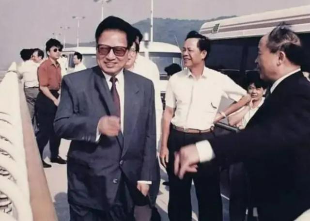 他是中央组织部原部长，69岁官至正国级，长子如今是全国政协委员