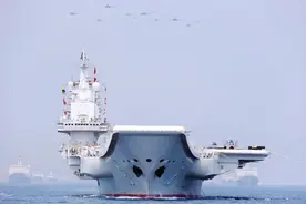 外国人认为中国阅兵是用电脑合成的，可是当海军出场时，却懂了图片
