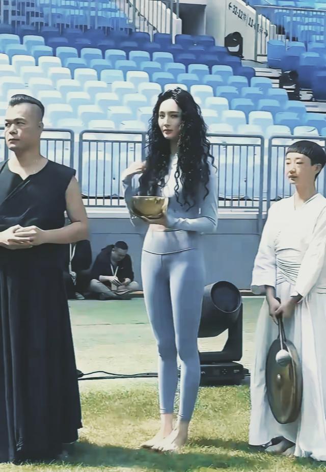 不怪那么多人想娶她，真人确实好看！