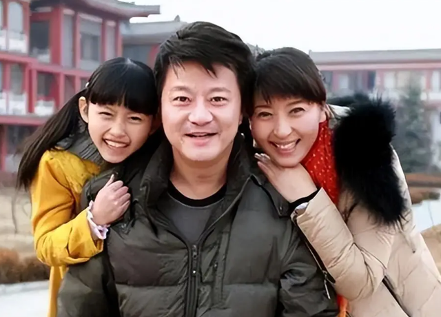 闫学晶丑闻再曝！一人已被拘留	，婚变内幕被扒，亲手拔父亲氧气管