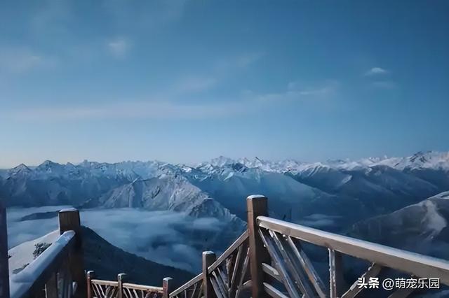 达瓦更扎看云海翻腾，神仙居岩石诉说远古故事，长廊成流动油画