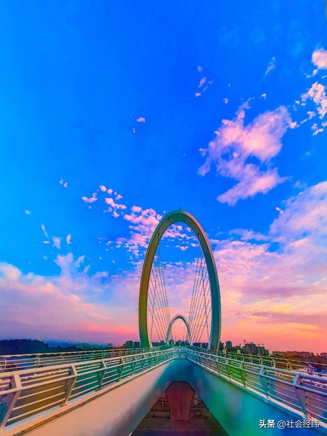 每日一景|璀璨江畔南京眼