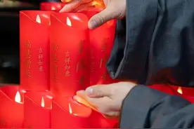 为什么在佛前供灯？图片