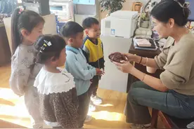 日照市东港区南湖镇中心幼儿园：美味紫薯糯米饼图片