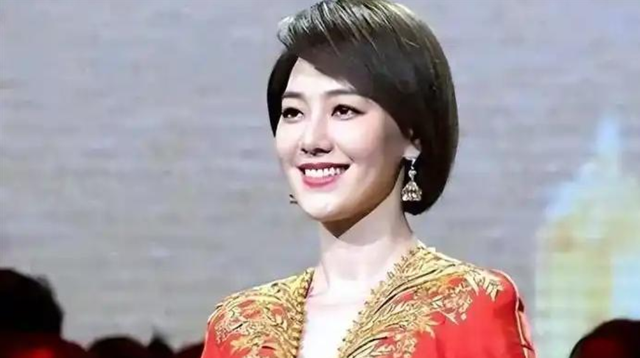 讨好大佬陪睡上位？遭央视“开除”？曾是央视女主持谣言有多离谱