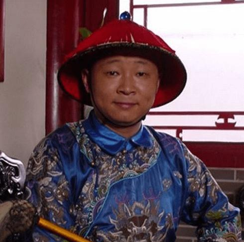 皇帝上联“一条大路通南北”	，难住众人，9岁小乞丐巧妙说出下联