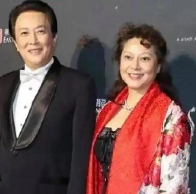 善恶终有报！73岁唐国强综艺疯狂捞金、两个残疾儿子遭到“反噬”