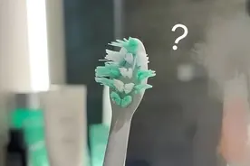 牙刷都刷“炸毛”了，牙齿怎么还刷不干净？图片