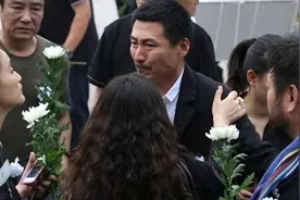 2012年张子健前妻李婷葬礼：临终前一直在等他，演女警察红遍全国图片