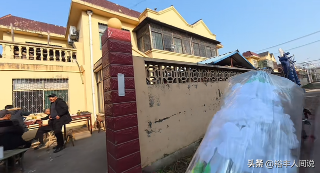 谢尔比大爷追悼会！大振痛哭阿里抹眼泪，两人无交流	，曝离世细节