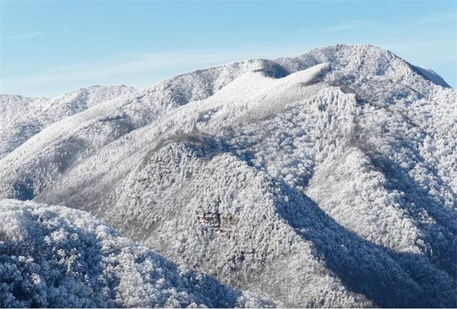 新雪映六盘，诗声越千年！2026这抹银白，藏着最动人的山河共鸣