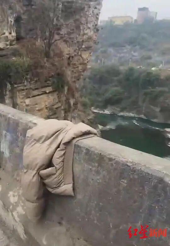 26岁贵州男子跳桥身亡	，结婚不足一个月和女方分开，因彩礼闹上法庭，女方反索赔 19 万	，开庭2天后自杀身亡