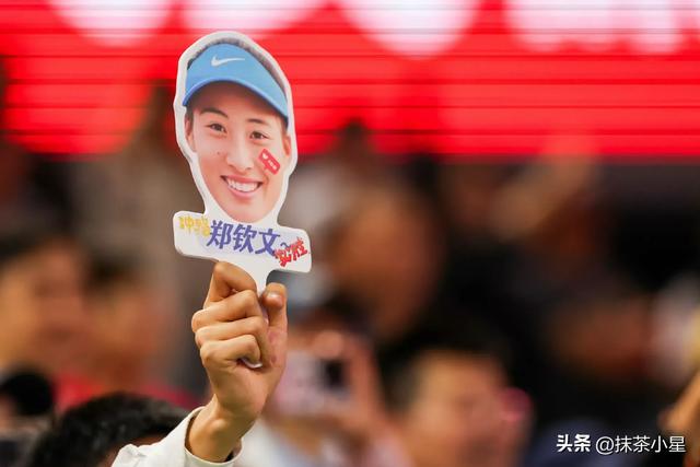 别喷她！郑钦文退赛真相：也想战斗到底，不是怕疼，是想多打一场