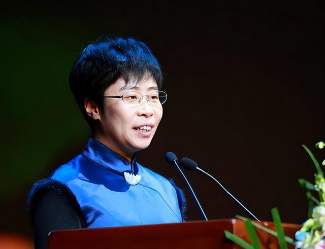 北大才女蒙曼50岁仍未婚，被问最想嫁给谁，她的回答却出人意料