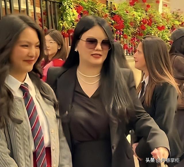 李湘也没想到，费心富养15年的女儿	，竟给前夫王岳伦做了"嫁衣"