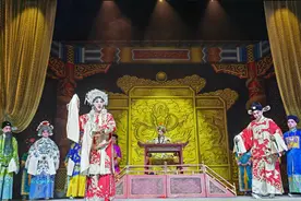 南宁：经典剧目《帝女花》亮相戏剧周，肇庆粤剧团倾情展演图片