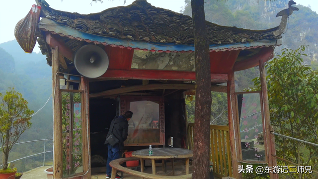 探索湘西奇人，耗资20余年，独自隐居山顶打造世外桃源