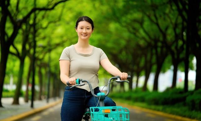 一个人骑车的早晨，才是成年人最顶级的放松方式，比躺平爽10倍！