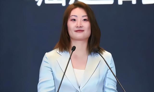 官媒发文！宗馥莉再破"天花板"，让亲叔宗泽后和商界刮目相看