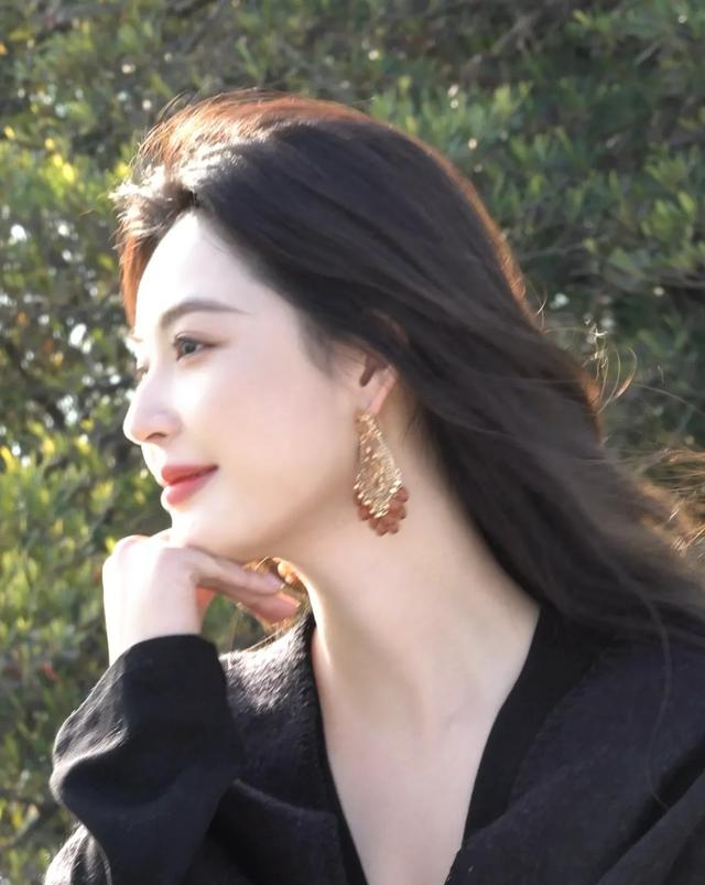 我60岁才明白：异性交往，女人叫你“哥”，是在告诉你这3个意思