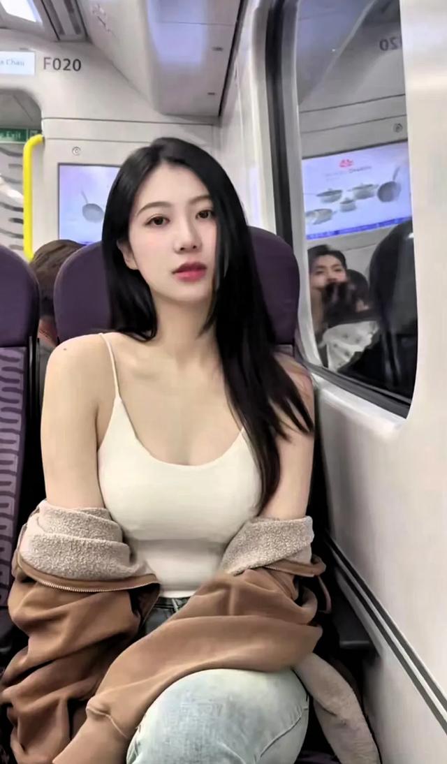 网红郭四火,本名郭焱煜,最美博主前十名,经济学硕士